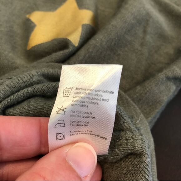 Chaser green and gold star print knit top size Medium - Picture 14 of 15